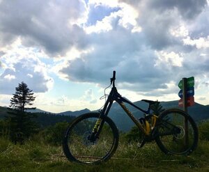 Pensez à Lioran Sport  pour vos locations de VTT